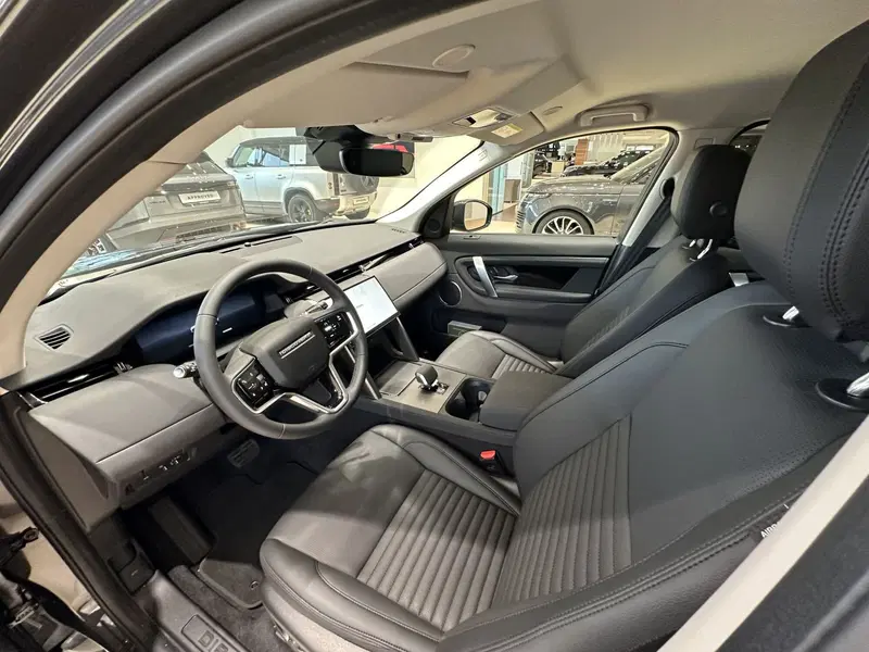 Land Rover Discovery Sport nuova a Forlì-Cesena (4)