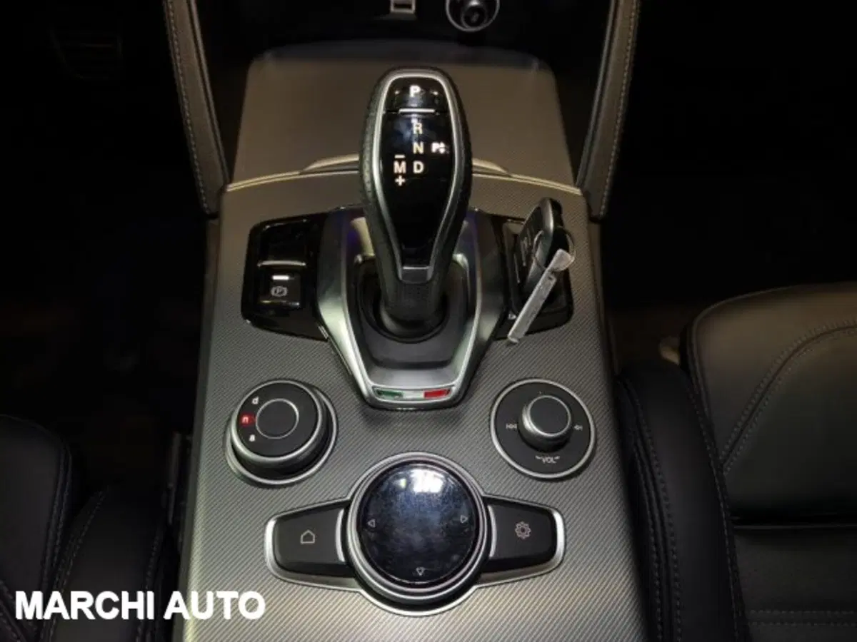 Alfa Romeo Stelvio usata a Perugia (20)
