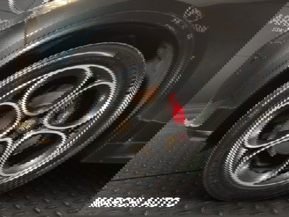 Alfa Romeo Stelvio usata a Perugia (9)