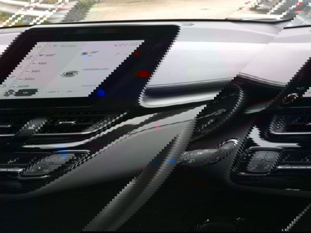 Toyota Toyota C-HR usata a Roma (10)