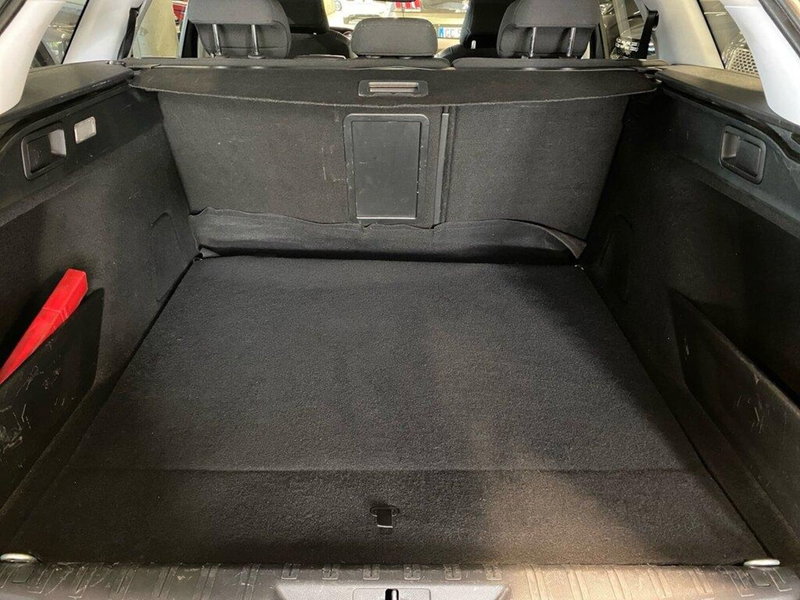 Peugeot 308 SW usata a Torino (8)