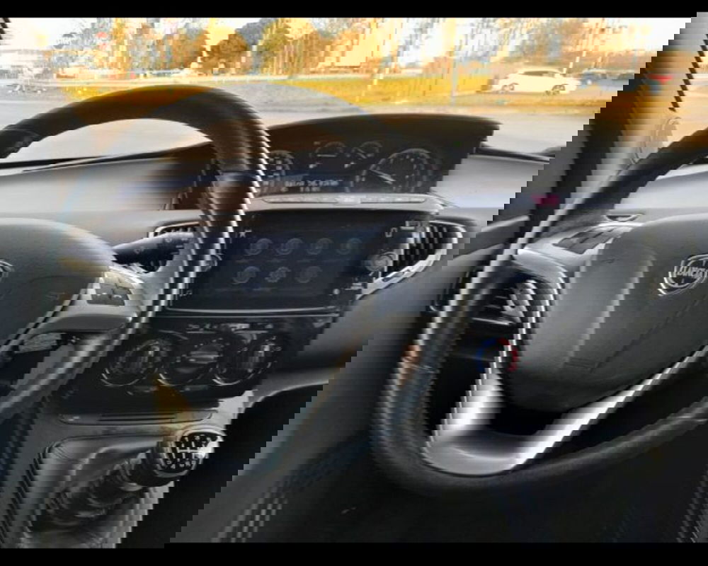 Lancia Ypsilon usata a Bologna (12)