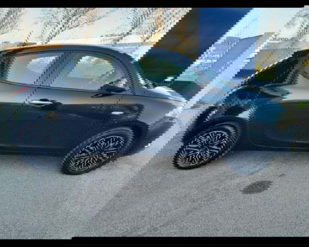 Lancia Ypsilon usata a Bologna (2)