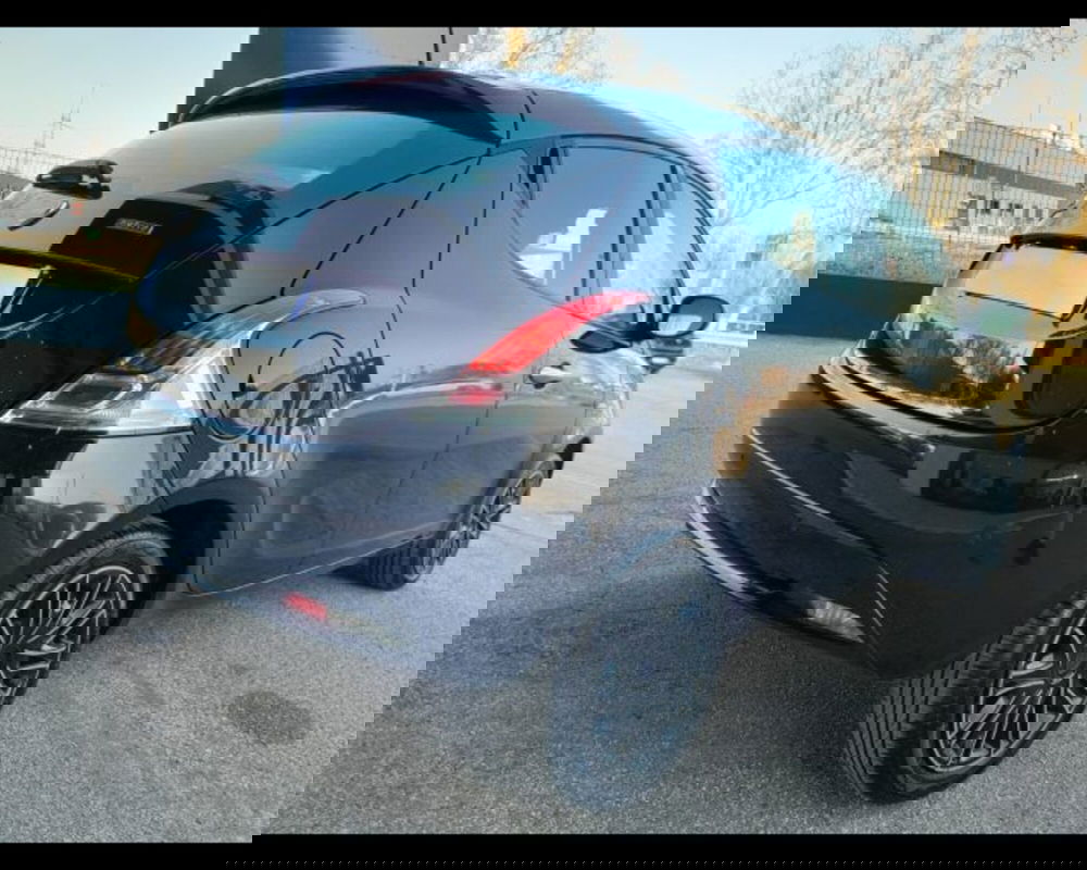 Lancia Ypsilon usata a Bologna (3)