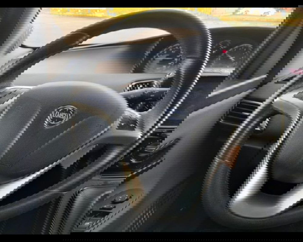 Lancia Ypsilon usata a Bologna (7)