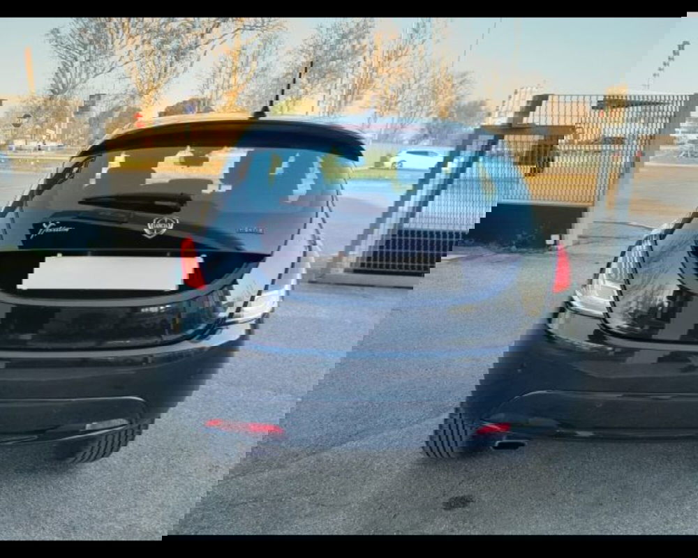 Lancia Ypsilon usata a Bologna (8)