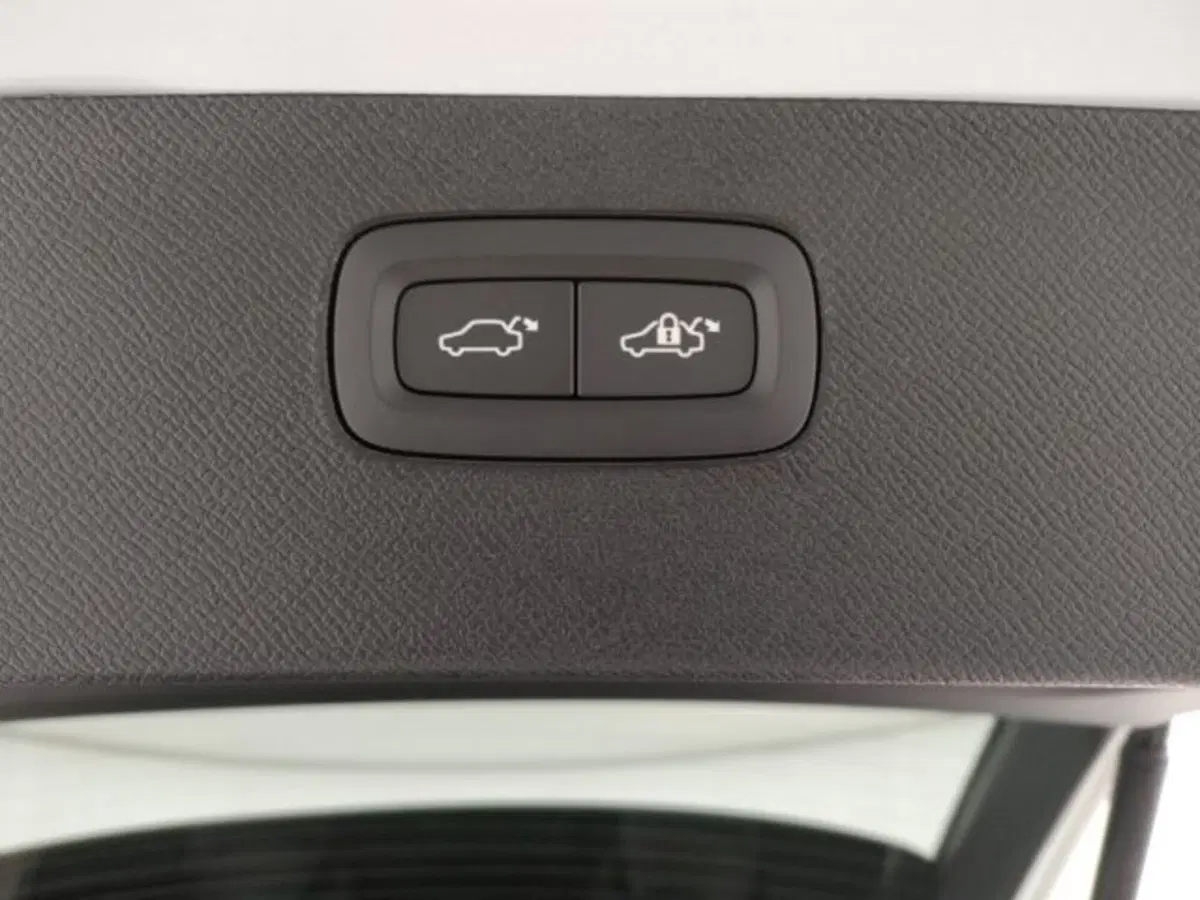 Volvo XC90 nuova a Modena (18)