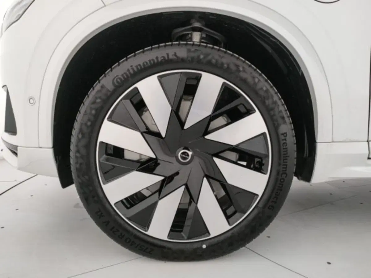 Volvo XC90 nuova a Modena (8)