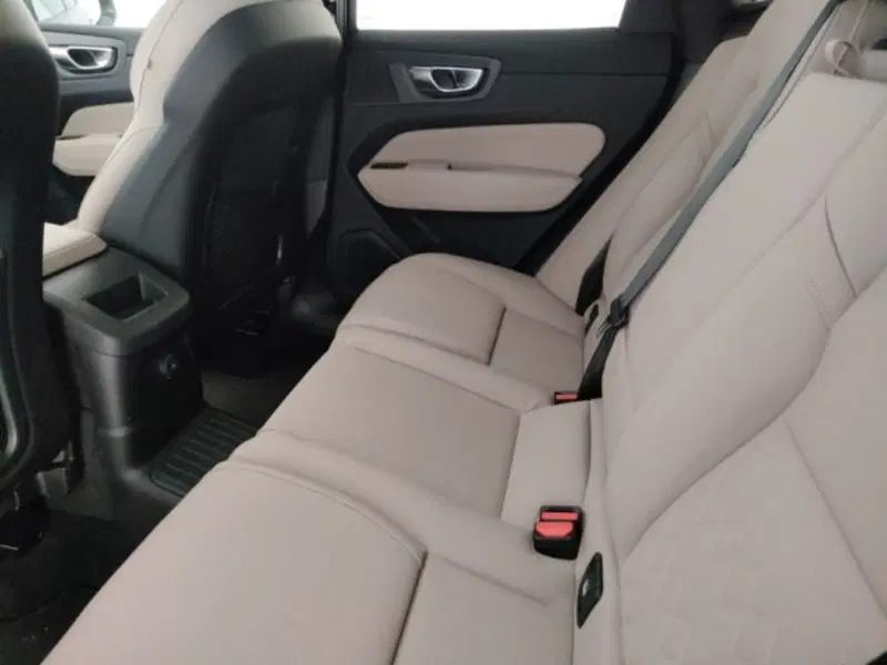 Volvo XC60 nuova a Modena (10)