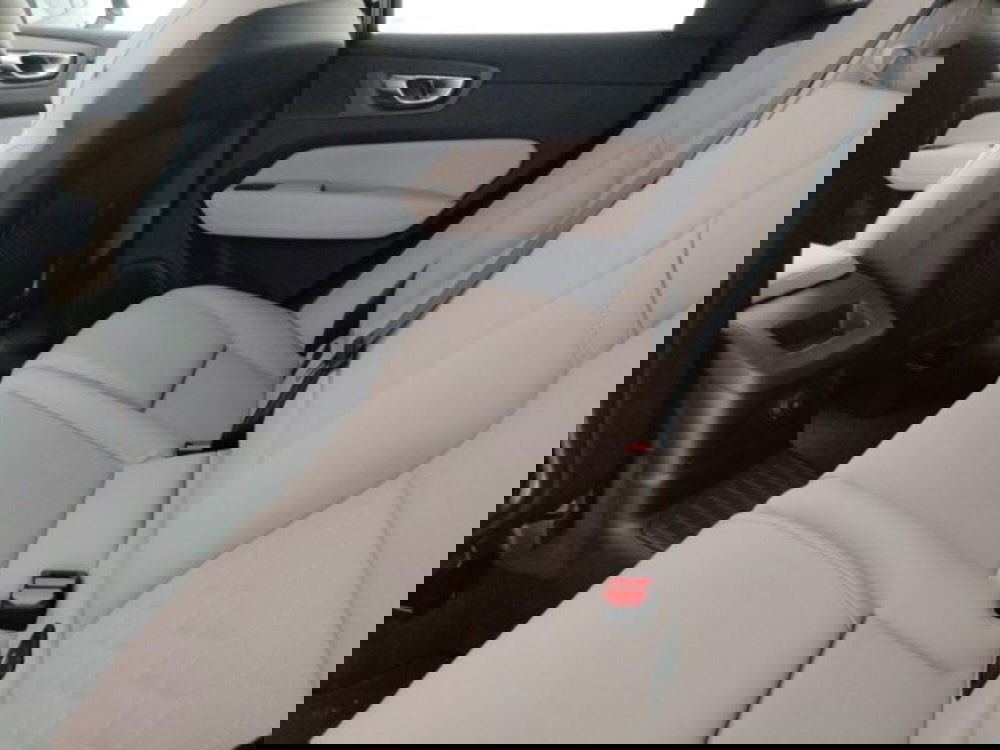 Volvo XC60 nuova a Modena (10)