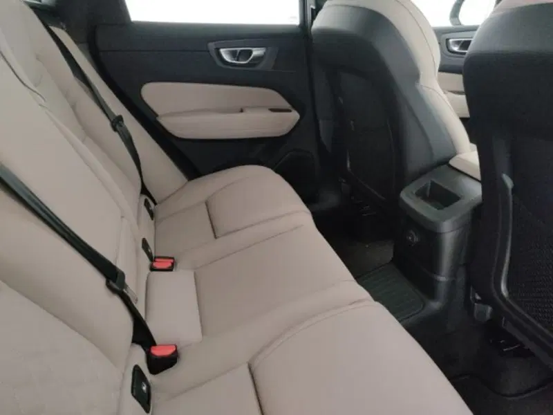 Volvo XC60 nuova a Modena (11)