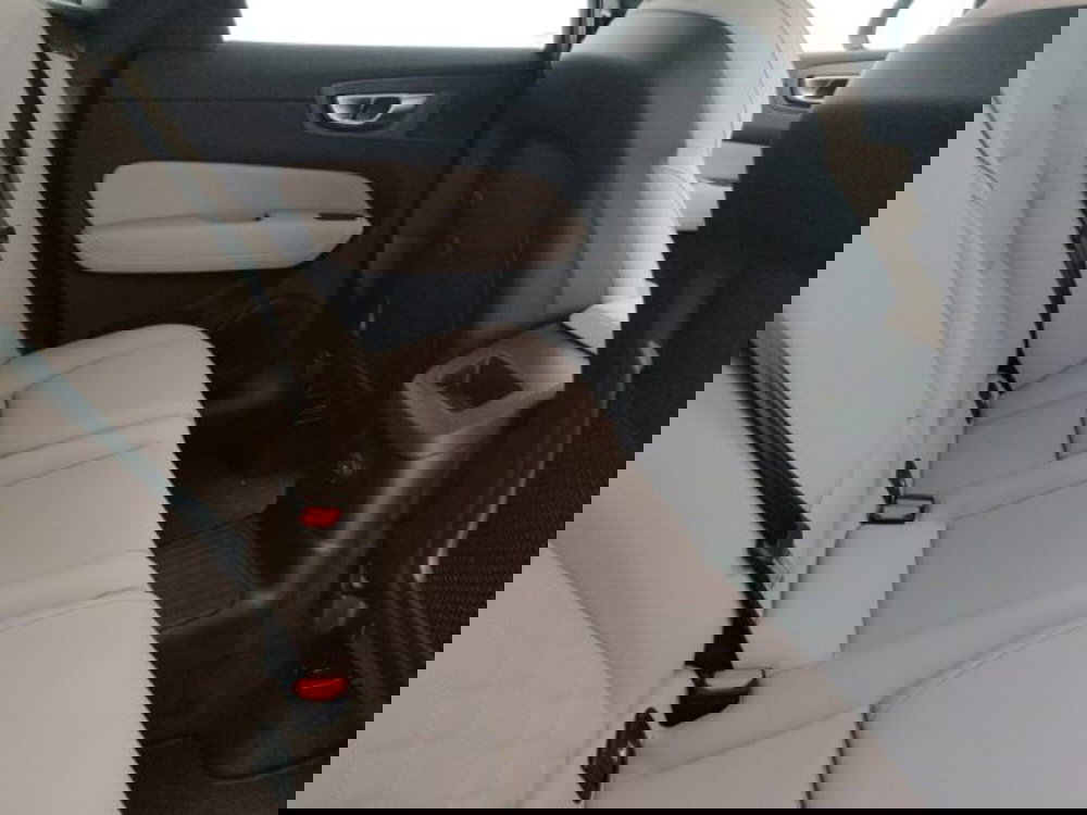 Volvo XC60 nuova a Modena (11)