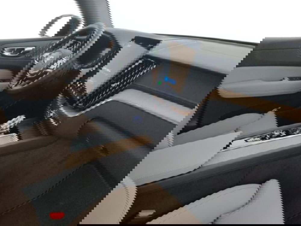 Volvo XC60 nuova a Modena (12)