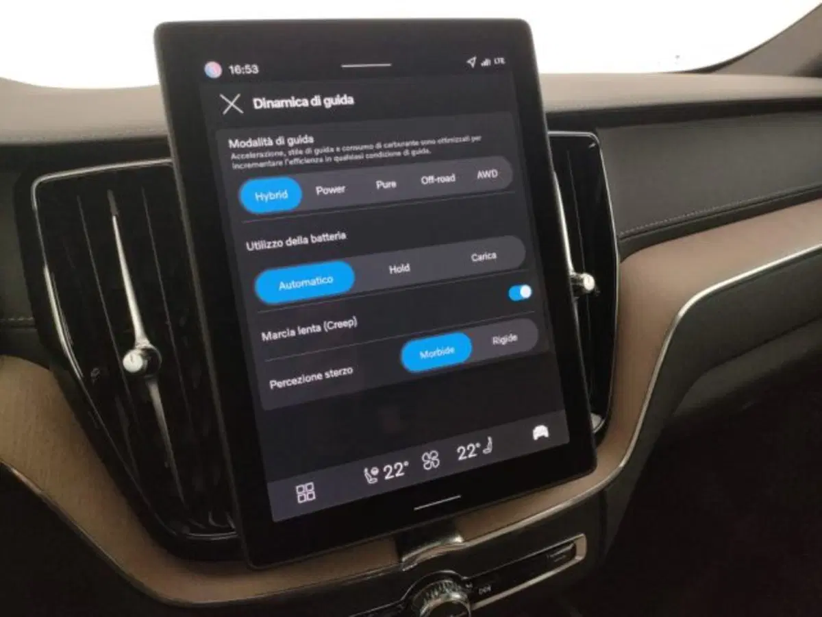 Volvo XC60 nuova a Modena (7)