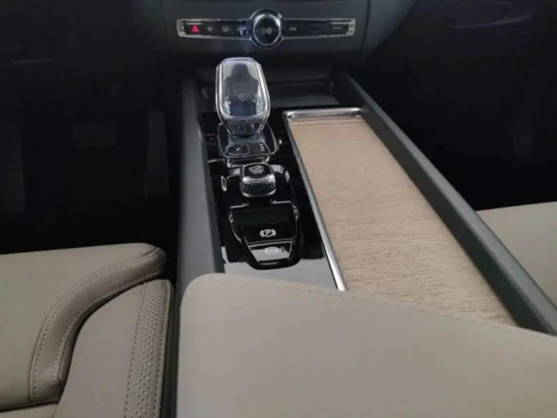 Volvo XC60 nuova a Modena (19)