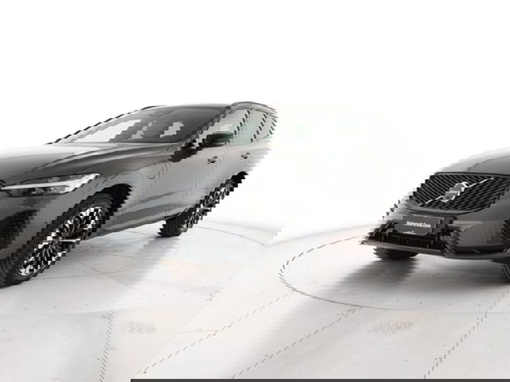 Volvo XC60 nuova a Modena (2)