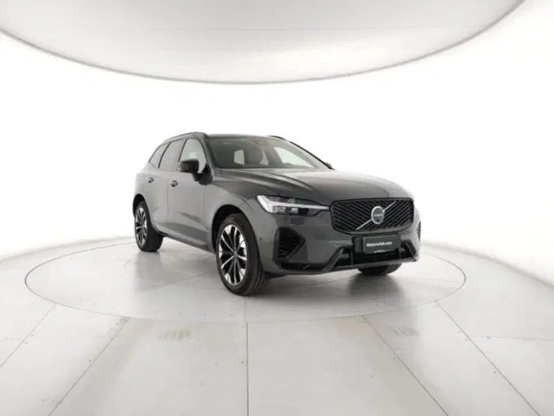 Volvo XC60 nuova a Modena (6)
