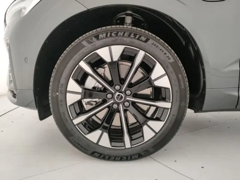 Volvo XC60 nuova a Modena (8)