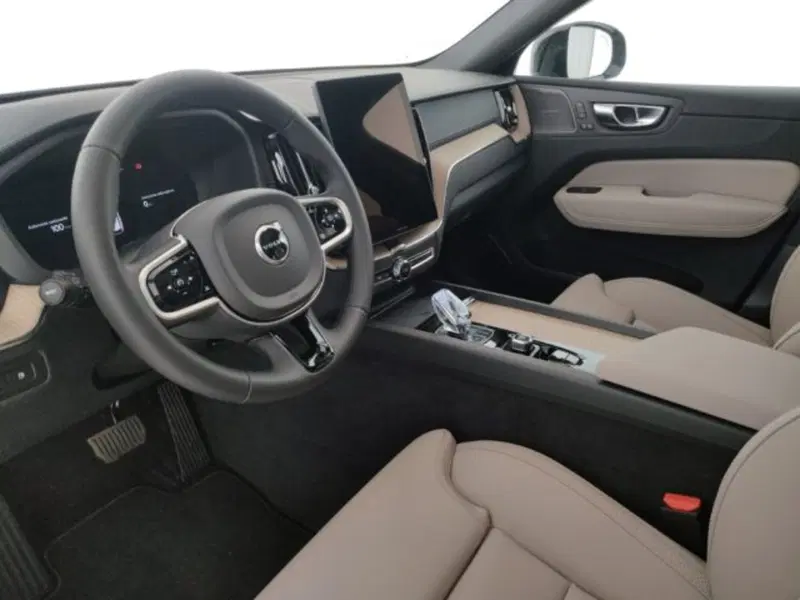 Volvo XC60 nuova a Modena (9)