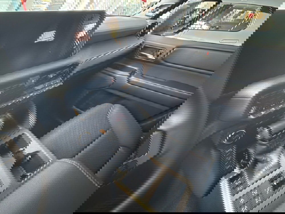 Toyota Land Cruiser nuova a Piacenza (11)