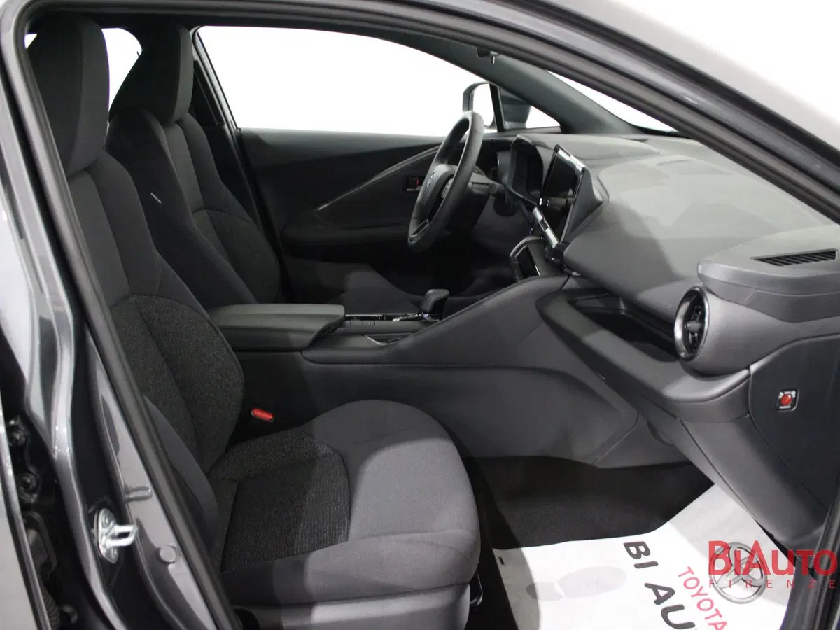 Toyota Toyota C-HR nuova a Firenze (6)