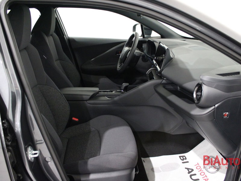 Toyota Toyota C-HR nuova a Firenze (6)