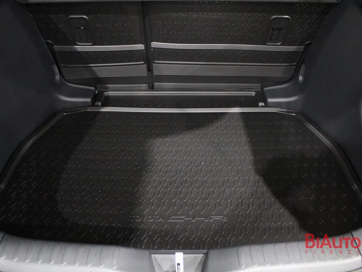 Toyota Toyota C-HR nuova a Firenze (8)