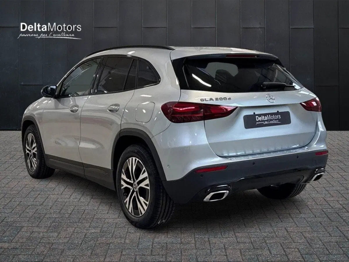 Mercedes-Benz GLA SUV nuova a Rimini (3)