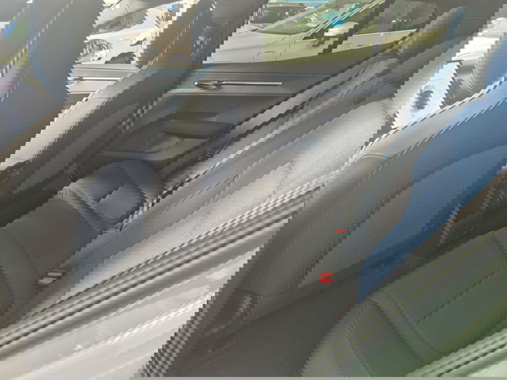 Volvo EX30 Cross Country nuova a Como (8)