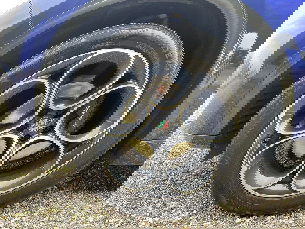 Alfa Romeo Stelvio usata a Macerata (8)