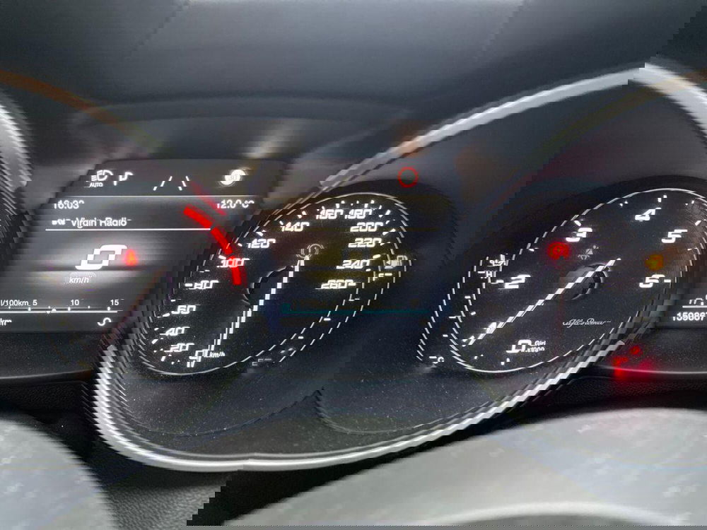 Alfa Romeo Stelvio usata a Macerata (9)