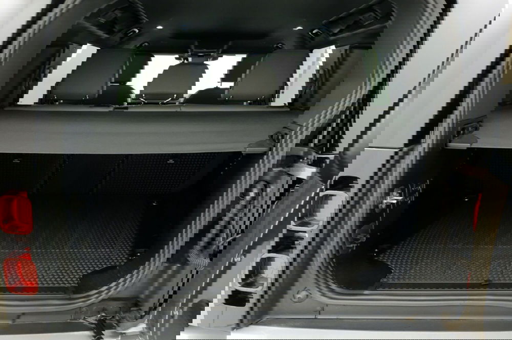 Land Rover Defender usata a Mantova (10)