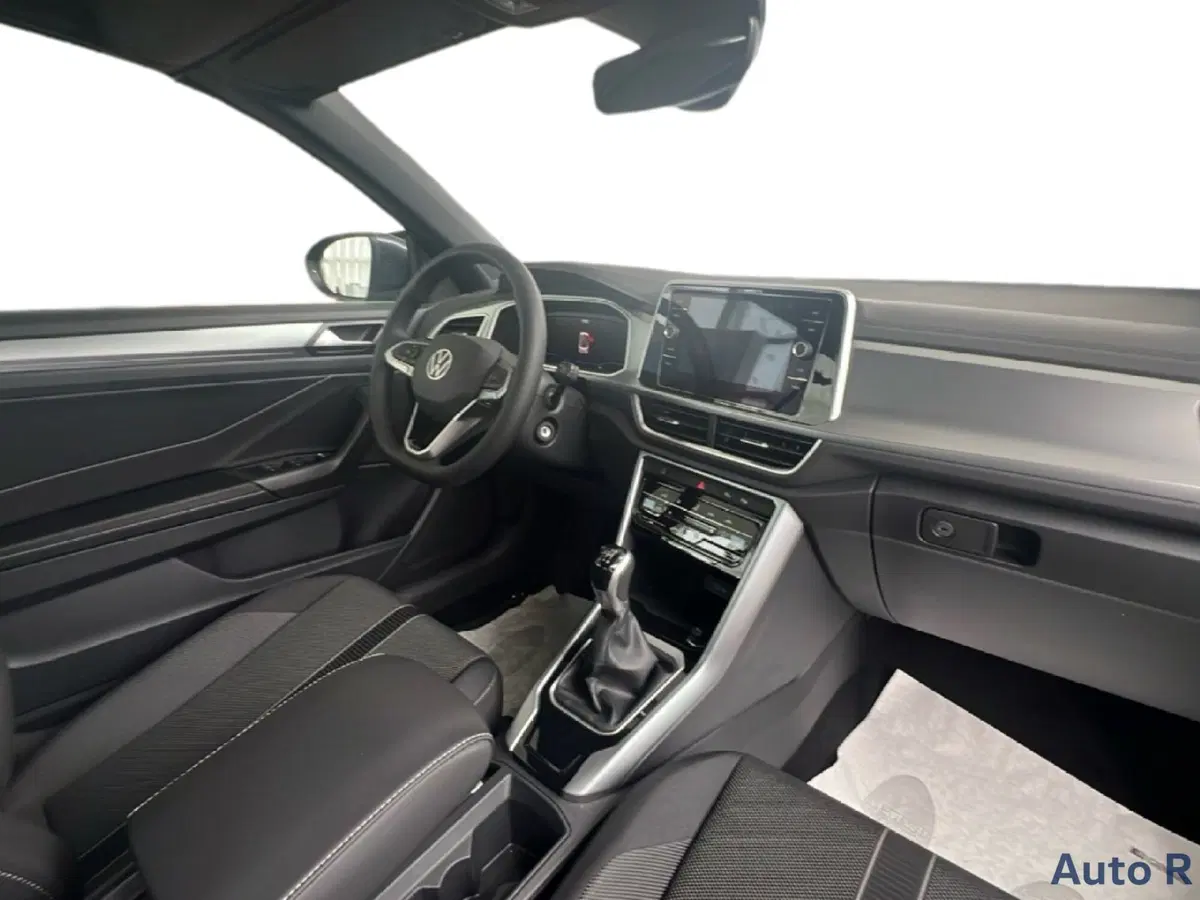 Volkswagen T-Roc Cabrio nuova a Potenza (11)