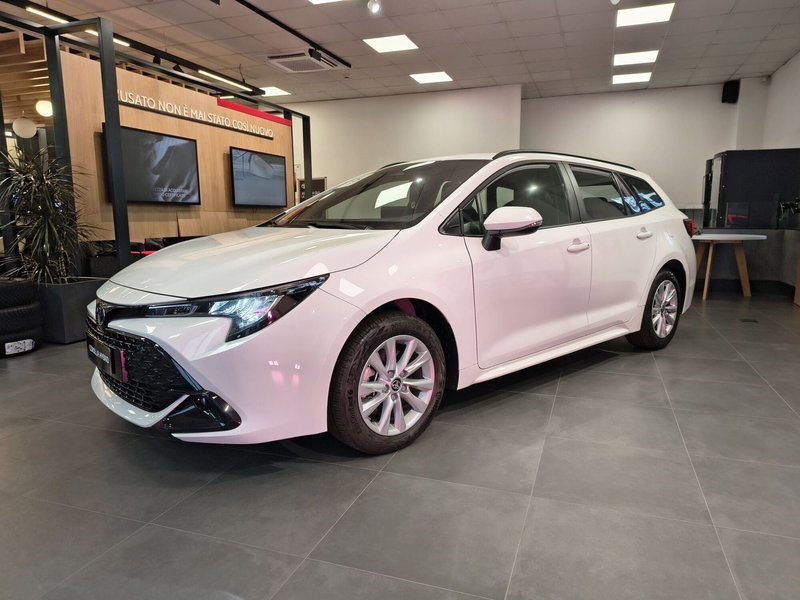 Toyota Corolla Touring Sports nuova a Catanzaro