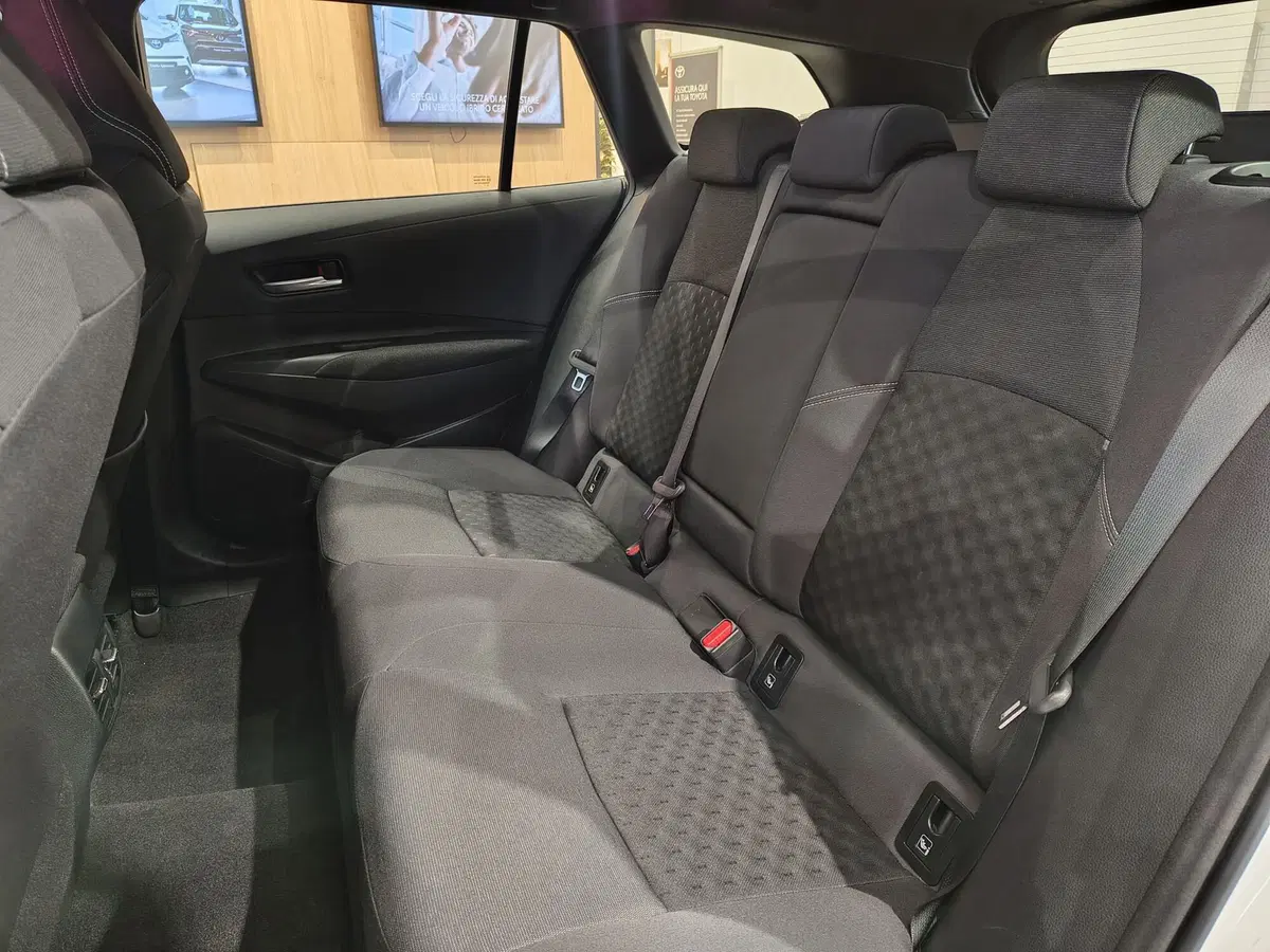 Toyota Corolla Touring Sports nuova a Catanzaro (16)