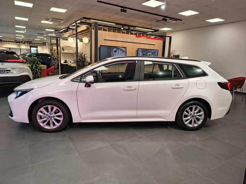 Toyota Corolla Touring Sports nuova a Catanzaro (2)