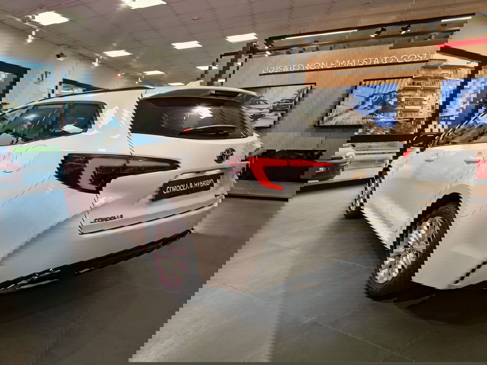 Toyota Corolla Touring Sports nuova a Catanzaro (3)