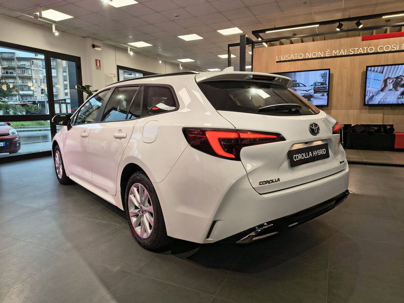 Toyota Corolla Touring Sports nuova a Catanzaro (3)