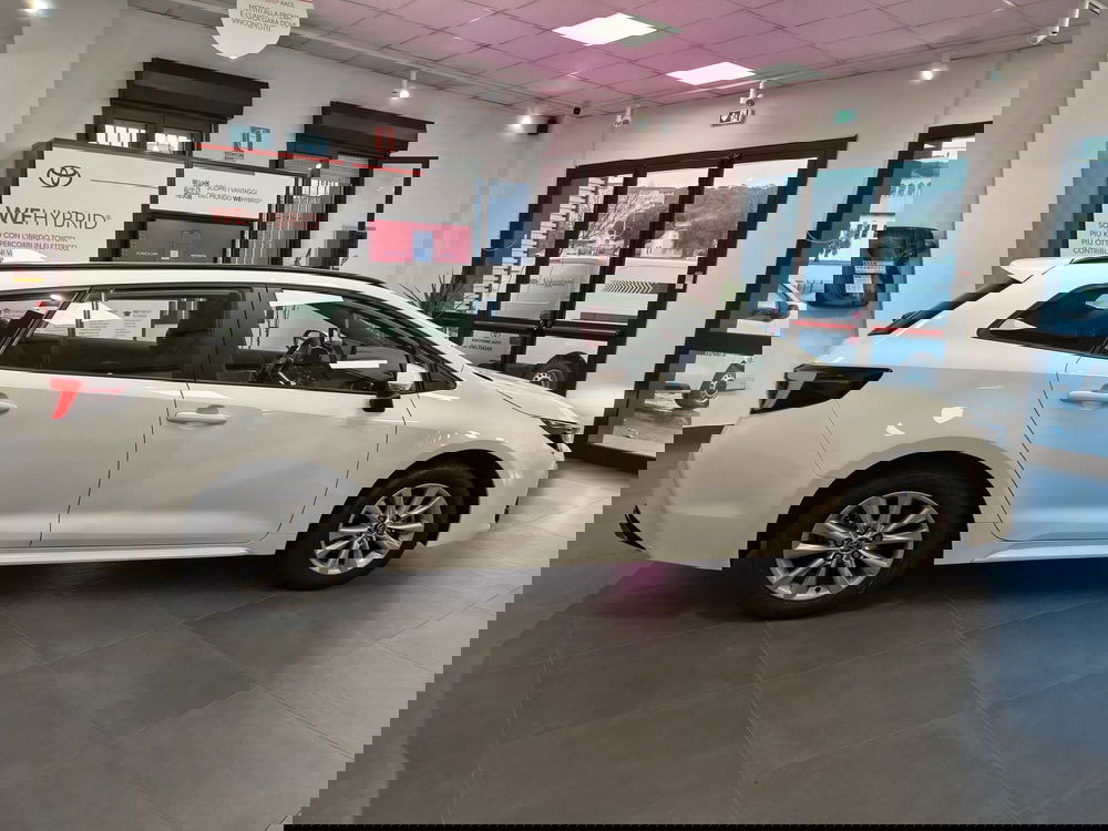 Toyota Corolla Touring Sports nuova a Catanzaro (6)