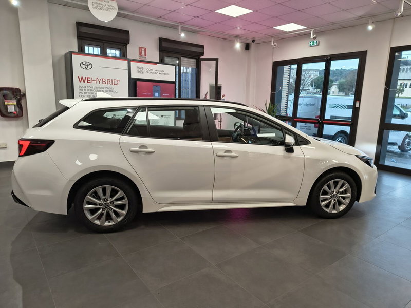 Toyota Corolla Touring Sports nuova a Catanzaro (6)