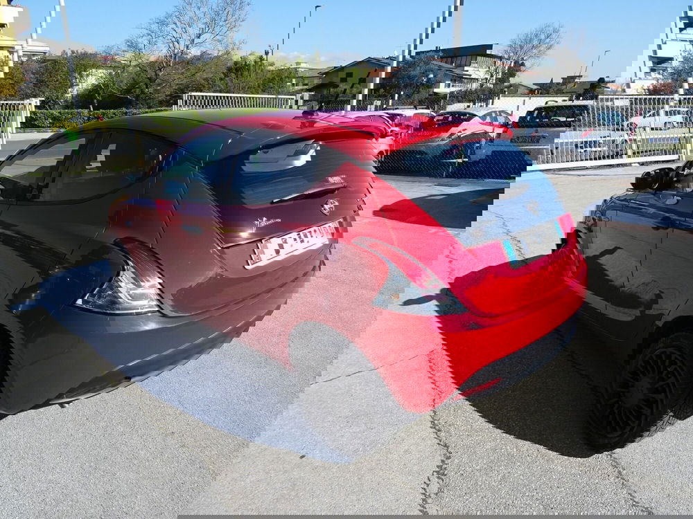 Lancia Ypsilon usata a Lucca (3)