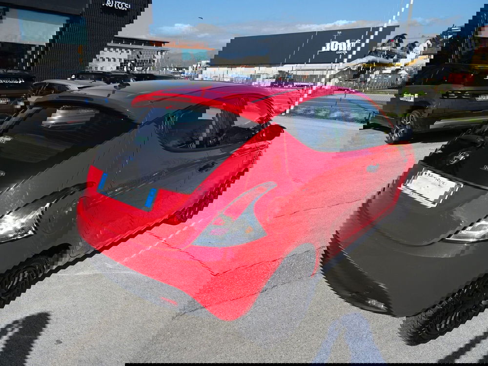 Lancia Ypsilon usata a Lucca (4)