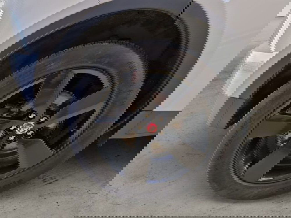 Jaguar E-Pace usata a Livorno (10)