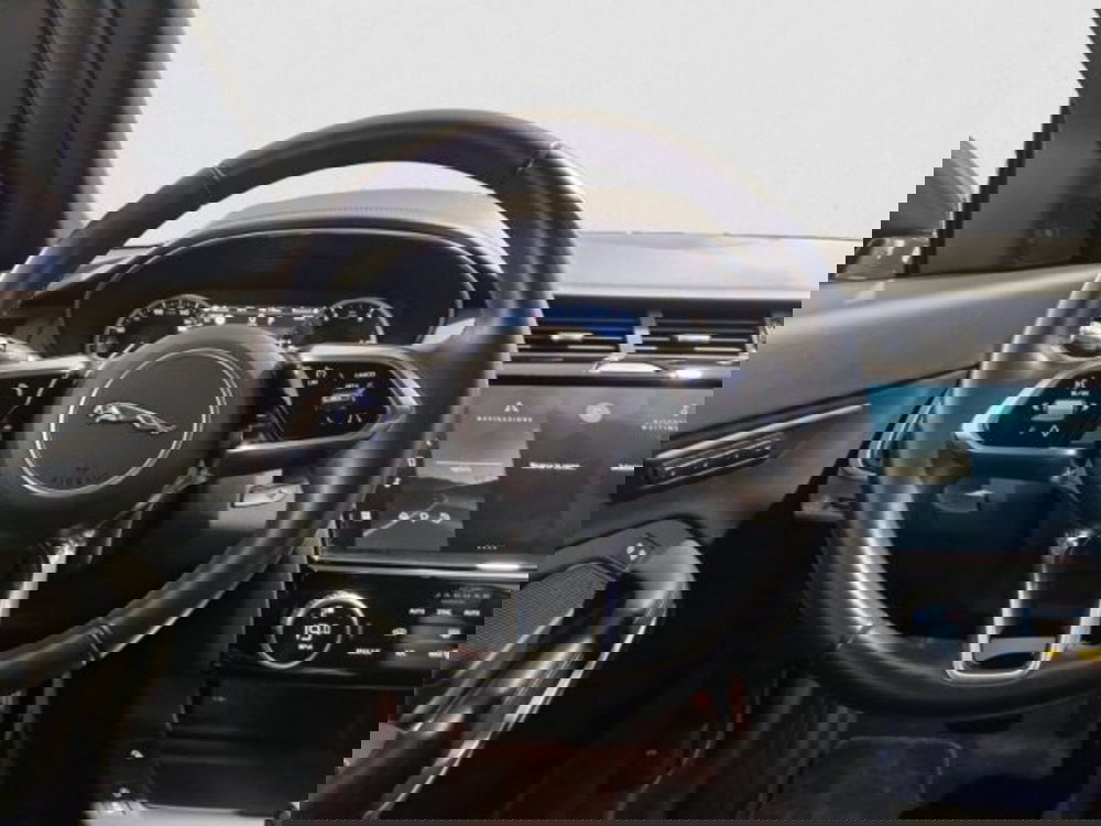 Jaguar E-Pace usata a Livorno (16)