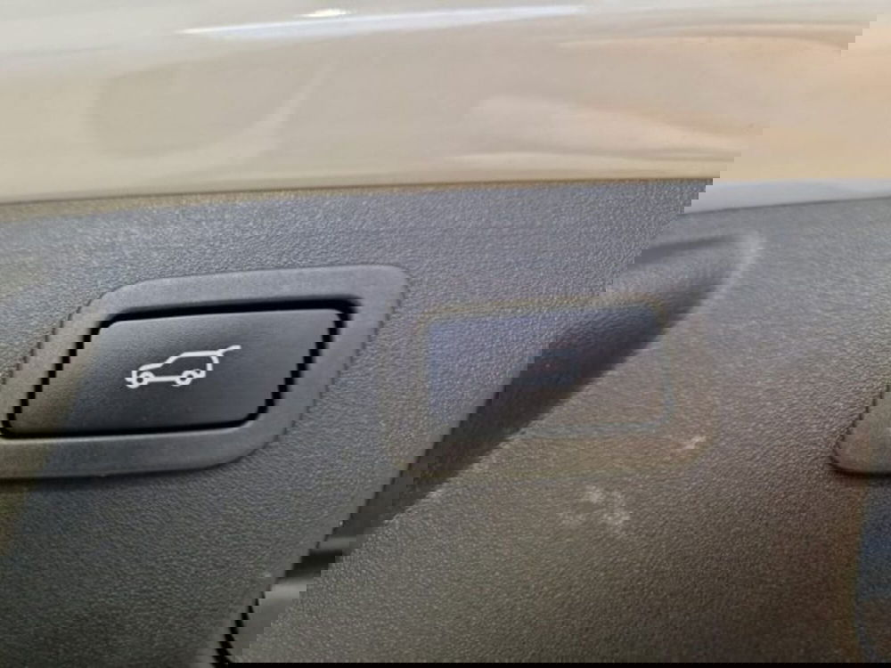 Jaguar E-Pace usata a Livorno (20)