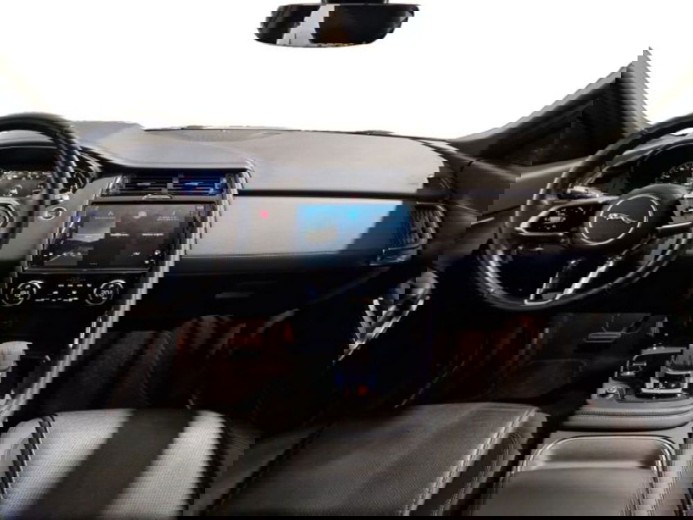 Jaguar E-Pace usata a Livorno (5)