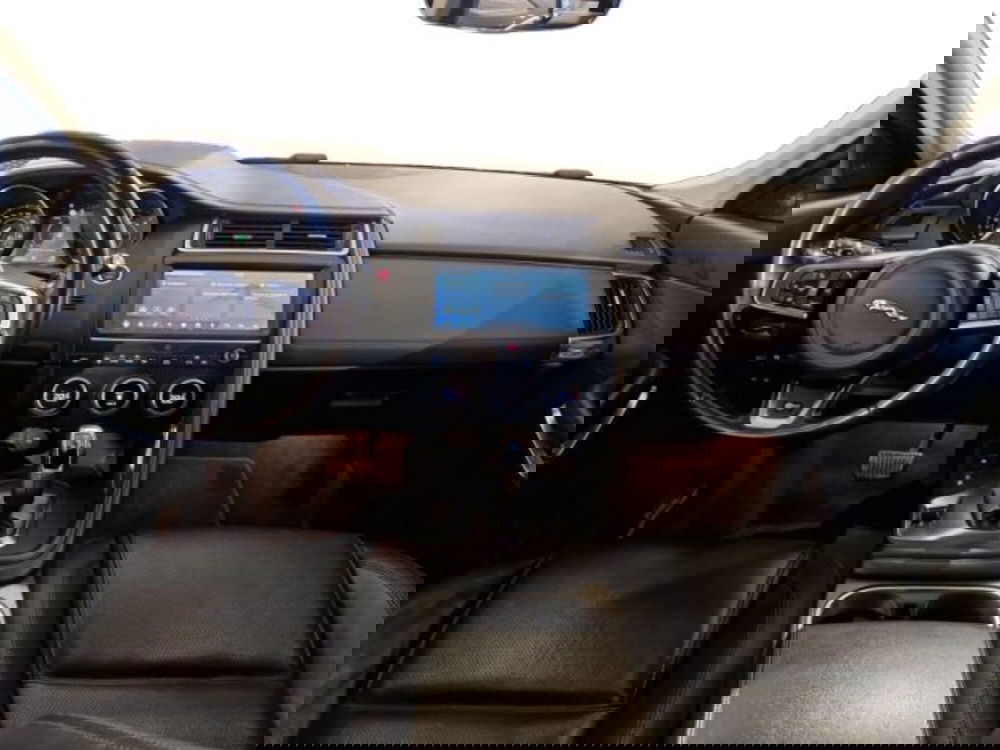 Jaguar E-Pace usata a Livorno (11)