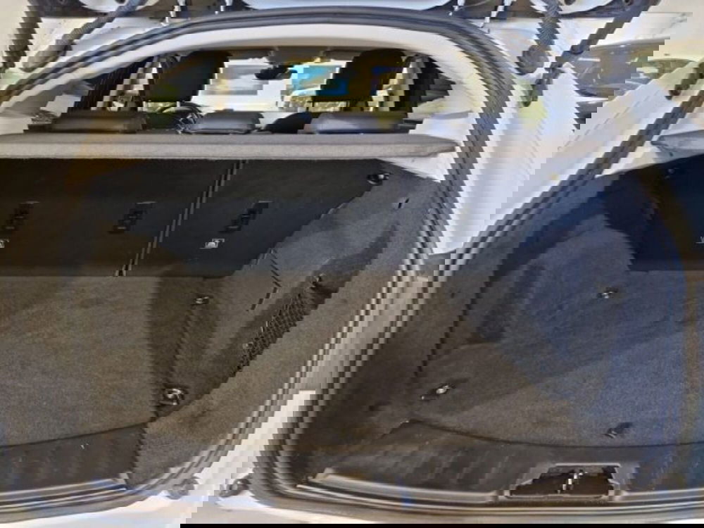 Jaguar E-Pace usata a Livorno (19)