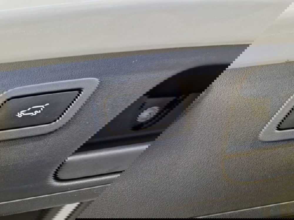 Jaguar E-Pace usata a Livorno (20)