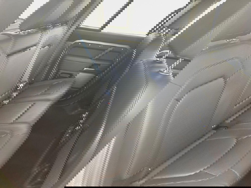 Land Rover Defender usata a Bari (5)